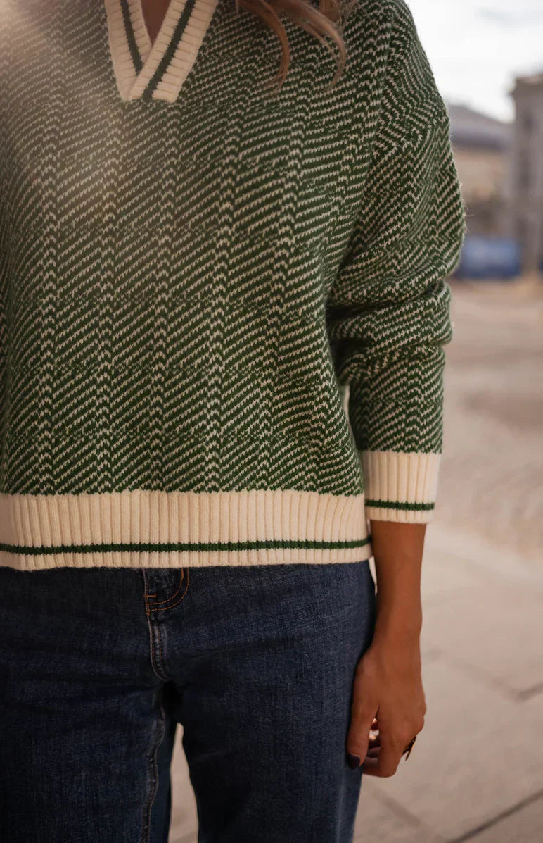 EMILIA™ | THE GREEN V-NECK PULLOVER